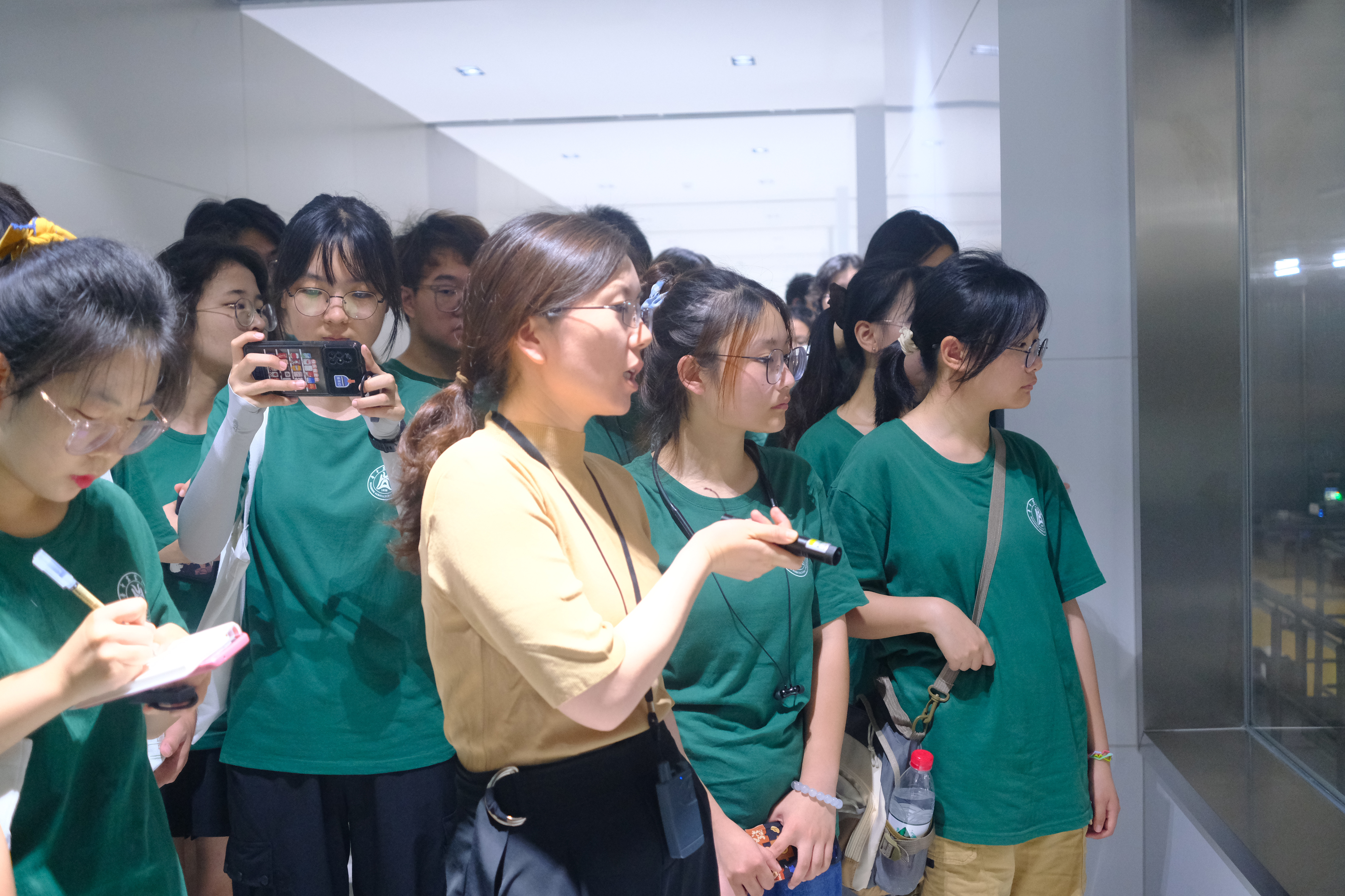 实践团参观正大襄阳正大食品有限公司现代化食品生产链(通讯员 李昕怡 摄)