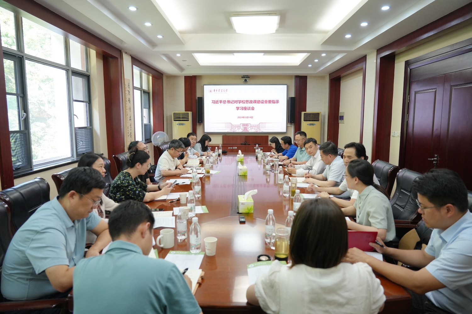 必赢272net入口学习习近平总书记对学校思政课建设重要指示座谈会现场(记者 晏华华 摄)