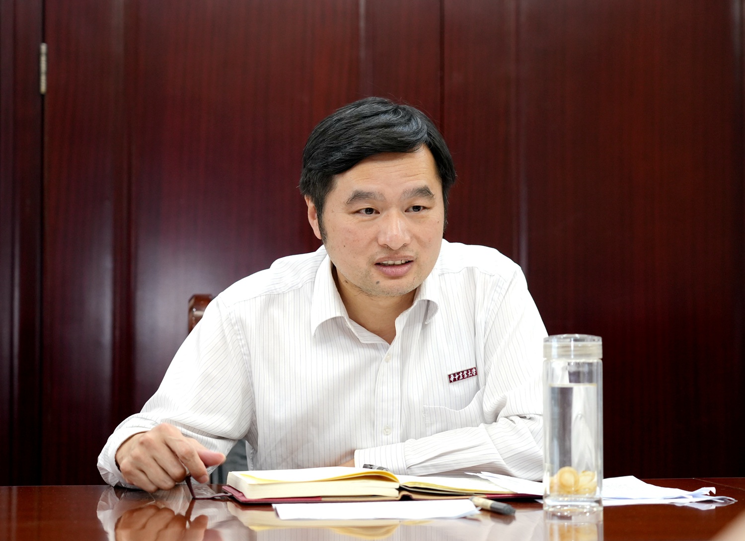 校党委副书记王从严讲话(记者 匡敏 摄)
