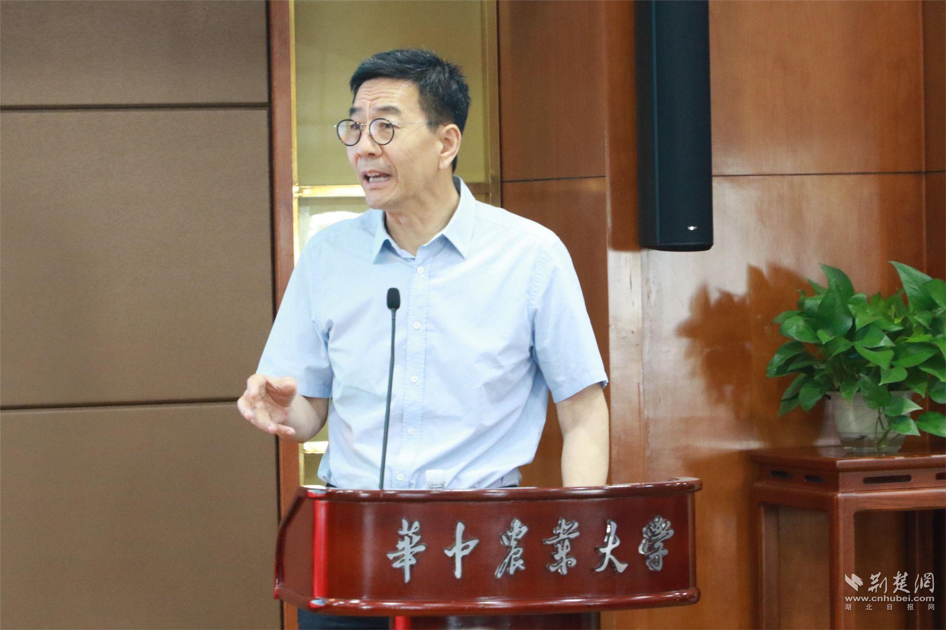杨凤城教授作报告(黄璐 摄).jpg.jpg